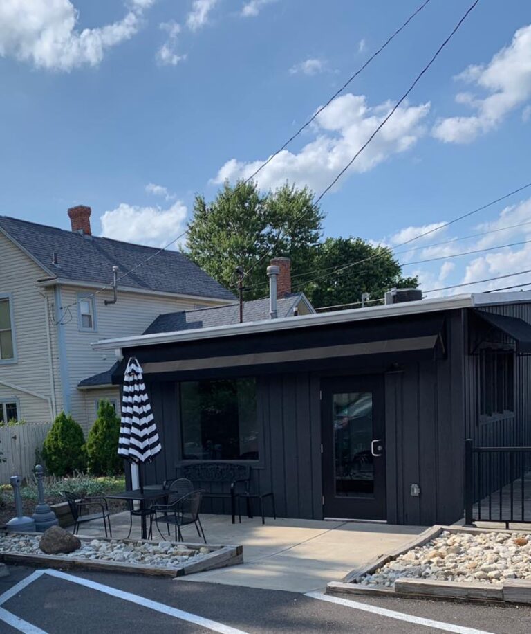 27 W Salon exterior rear 768x916