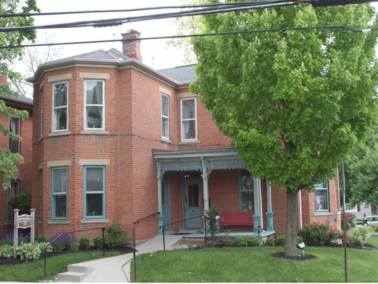 Uptown EyeCare office 768x578