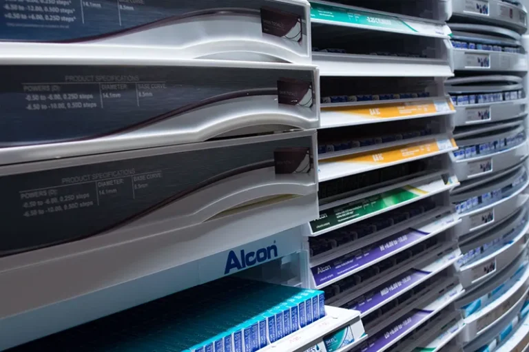 contact lens fitting 768x511