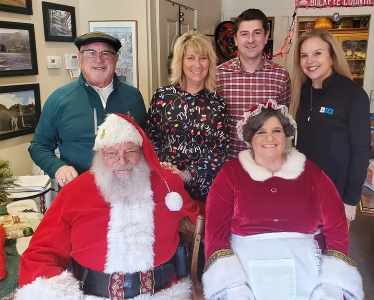 santa and mrs claus 768x615